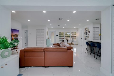 Villa ou maison à vendre à Miami, Floride: 3 chambres, 113.06 m2 № 2028441 - photo 15