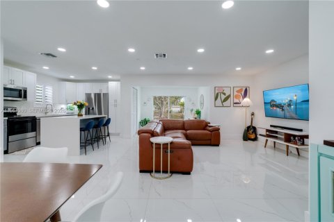 Villa ou maison à vendre à Miami, Floride: 3 chambres, 113.06 m2 № 2028441 - photo 5