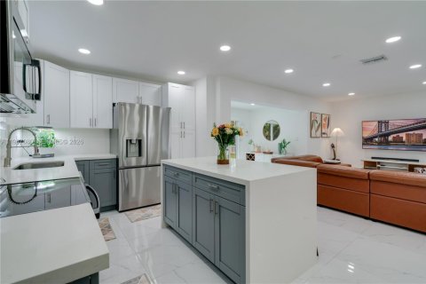 Villa ou maison à vendre à Miami, Floride: 3 chambres, 113.06 m2 № 2028441 - photo 12