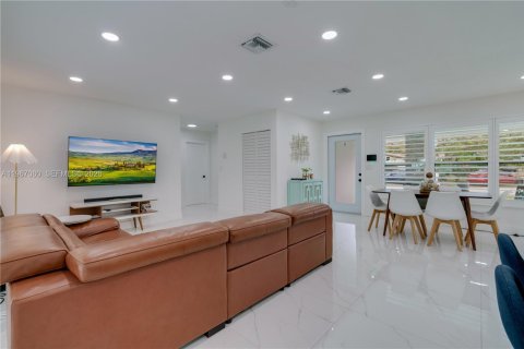 Villa ou maison à vendre à Miami, Floride: 3 chambres, 113.06 m2 № 2028441 - photo 13