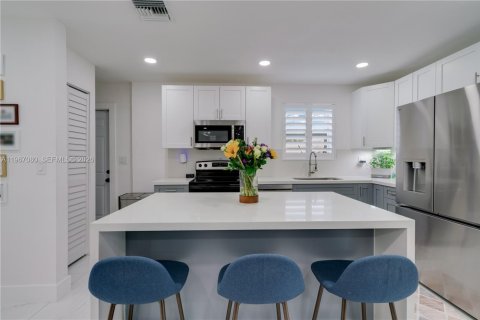 Villa ou maison à vendre à Miami, Floride: 3 chambres, 113.06 m2 № 2028441 - photo 11