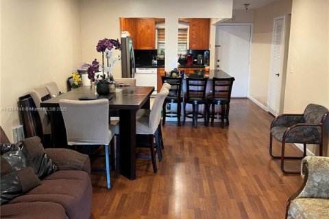 Condo in Coral Springs, Florida, 2 bedrooms  № 2076813 - photo 3
