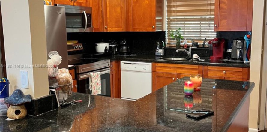 Condo in Coral Springs, Florida, 2 bedrooms  № 2076813