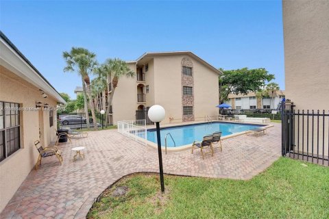 Condo in Coral Springs, Florida, 2 bedrooms  № 2076813 - photo 15