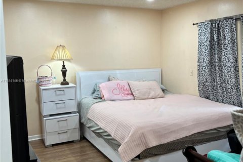 Condo in Coral Springs, Florida, 2 bedrooms  № 2076813 - photo 11
