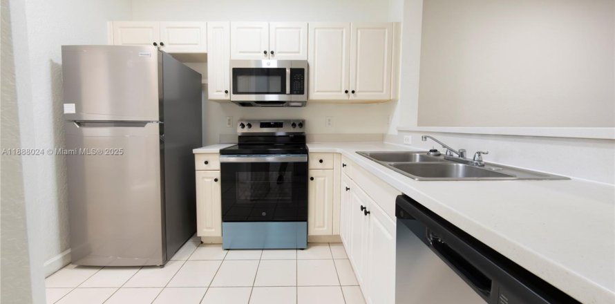 Condominio en Riviera Beach, Florida, 2 dormitorios  № 2020947