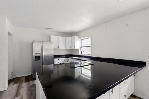 House in Ocala, Florida 3 bedrooms, 147.81 sq.m. № 2157917 - photo 18