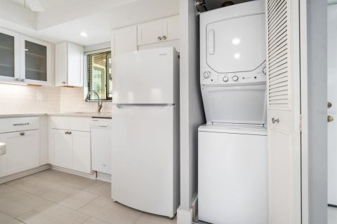 Condo in Bradenton, Florida, 1 bedroom  № 1634715 - photo 8
