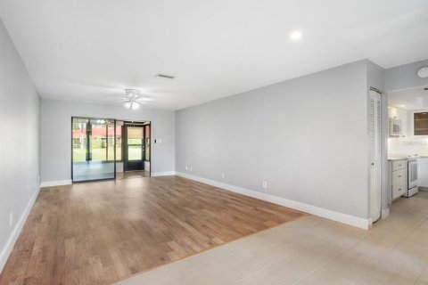 Condo in Bradenton, Florida, 1 bedroom  № 1634715 - photo 7