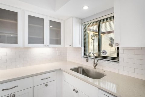 Condo in Bradenton, Florida, 1 bedroom  № 1634715 - photo 11