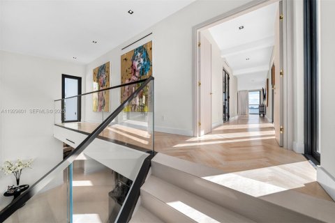 Купить виллу или дом в Норт-Майами, Флорида 6 спален, 526.85м2, № 1991352 - фото 21