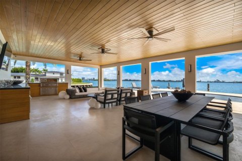 Купить виллу или дом в Норт-Майами, Флорида 6 спален, 526.85м2, № 1991352 - фото 18