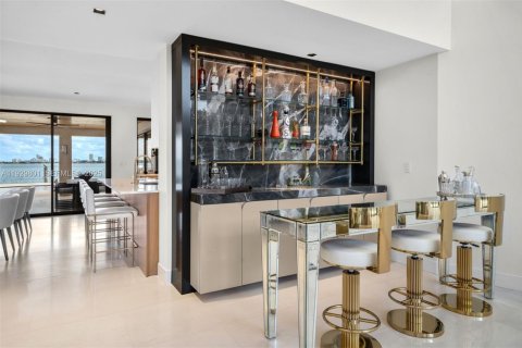 Купить виллу или дом в Норт-Майами, Флорида 6 спален, 526.85м2, № 1991352 - фото 12