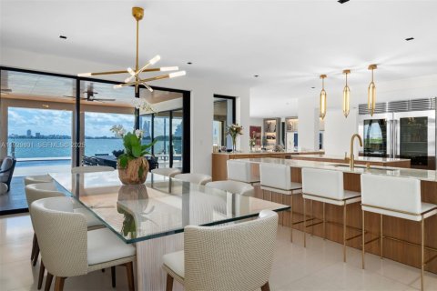 Купить виллу или дом в Норт-Майами, Флорида 6 спален, 526.85м2, № 1991352 - фото 14