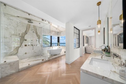 Купить виллу или дом в Норт-Майами, Флорида 6 спален, 526.85м2, № 1991352 - фото 25