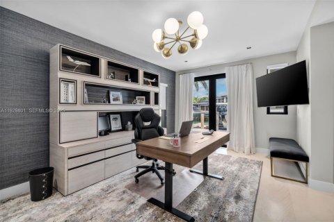 Купить виллу или дом в Норт-Майами, Флорида 6 спален, 526.85м2, № 1991352 - фото 30