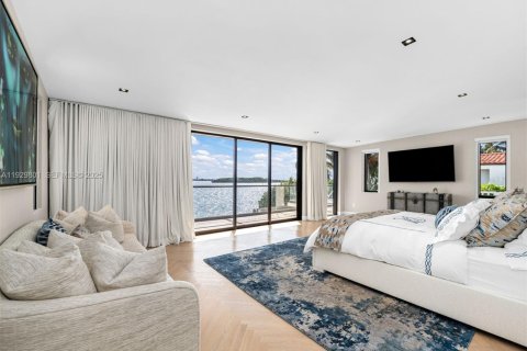 Купить виллу или дом в Норт-Майами, Флорида 6 спален, 526.85м2, № 1991352 - фото 23