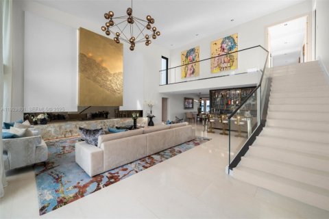 Купить виллу или дом в Норт-Майами, Флорида 6 спален, 526.85м2, № 1991352 - фото 9