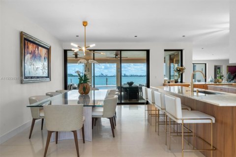 Купить виллу или дом в Норт-Майами, Флорида 6 спален, 526.85м2, № 1991352 - фото 13