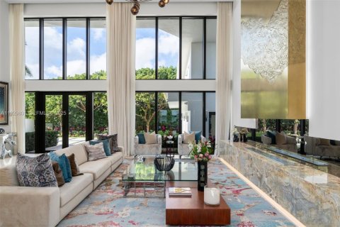 Купить виллу или дом в Норт-Майами, Флорида 6 спален, 526.85м2, № 1991352 - фото 11