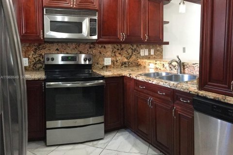 Adosado en alquiler en Miami, Florida, 2 dormitorios, 107.77 m2 № 2031697 - foto 4