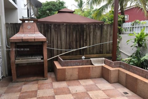 Adosado en alquiler en Miami, Florida, 2 dormitorios, 107.77 m2 № 2031697 - foto 8