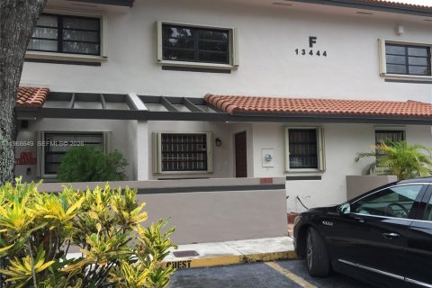 Adosado en alquiler en Miami, Florida, 2 dormitorios, 107.77 m2 № 2031697 - foto 1