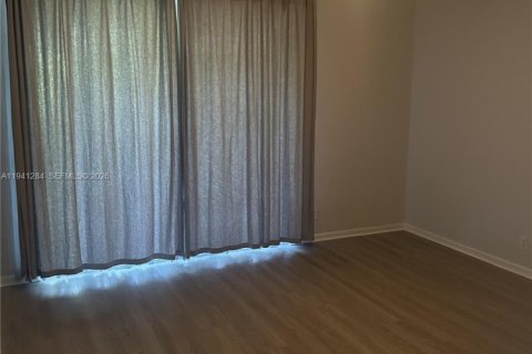 Casa en alquiler en Coral Springs, Florida, 3 dormitorios, 109.07 m2 № 1998850 - foto 3