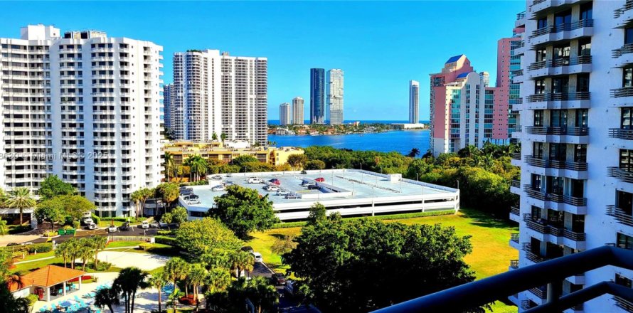 Condominio en Aventura, Florida, 3 dormitorios  № 1850903