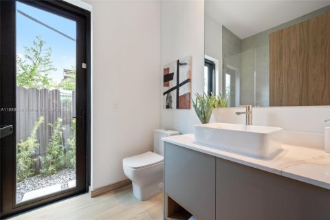 Villa ou maison à vendre à Miami, Floride: 3 chambres, 259.57 m2 № 1971175 - photo 24