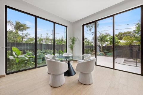 Villa ou maison à vendre à Miami, Floride: 3 chambres, 259.57 m2 № 1971175 - photo 10