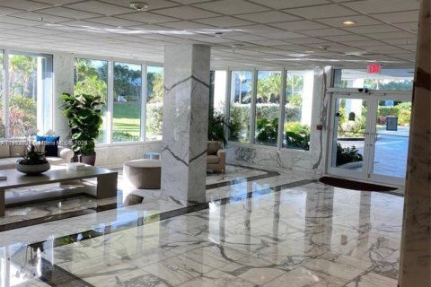 Condo in Key Biscayne, Florida, 2 bedrooms  № 1968508 - photo 15