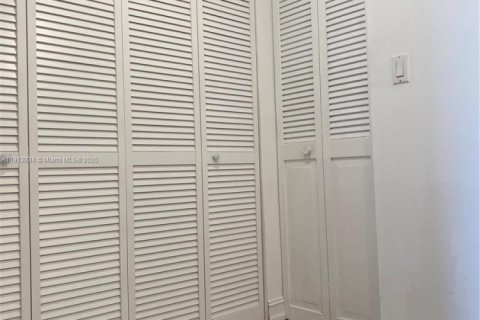 Condo in Key Biscayne, Florida, 2 bedrooms  № 1968508 - photo 14