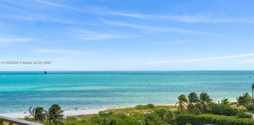 Condo in Key Biscayne, Florida, 2 bedrooms  № 1968508