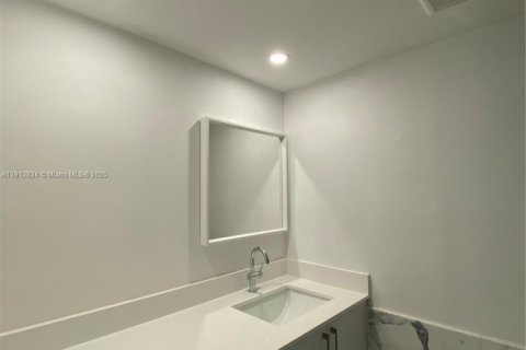 Condo in Key Biscayne, Florida, 2 bedrooms  № 1968508 - photo 8