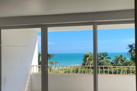 Condo in Key Biscayne, Florida, 2 bedrooms  № 1968508 - photo 3