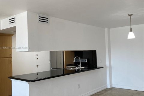 Condo in Key Biscayne, Florida, 2 bedrooms  № 1968508 - photo 9