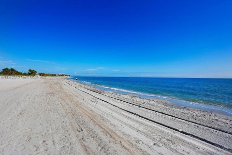 Condo in Key Biscayne, Florida, 2 bedrooms  № 1968508 - photo 19