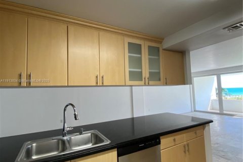 Condo in Key Biscayne, Florida, 2 bedrooms  № 1968508 - photo 6