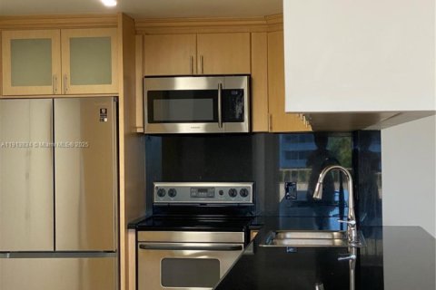 Condo in Key Biscayne, Florida, 2 bedrooms  № 1968508 - photo 12