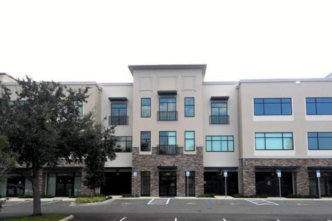 Commercial property in Orlando, Florida 70.98 sq.m. № 2231837