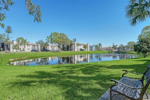 Condo in Bradenton, Florida, 2 bedrooms  № 1542496 - photo 24