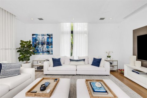 Купить виллу или дом в Майами-Бич, Флорида 4 спальни, 371.05м2, № 2064080 - фото 16