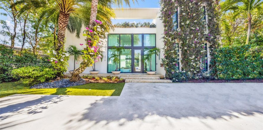 Дом в Майами-Бич, Флорида 4 спальни, 371.05м2 № 2064080