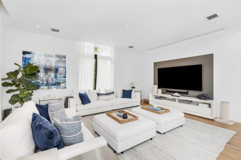 Купить виллу или дом в Майами-Бич, Флорида 4 спальни, 371.05м2, № 2064080 - фото 17