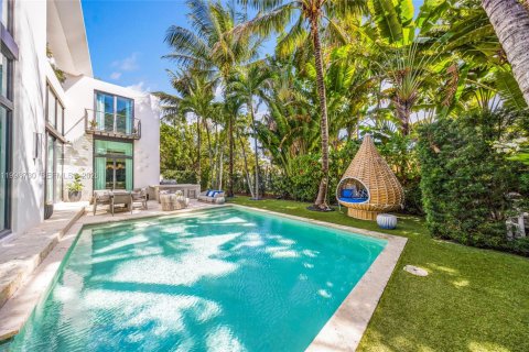 Купить виллу или дом в Майами-Бич, Флорида 4 спальни, 371.05м2, № 2064080 - фото 29