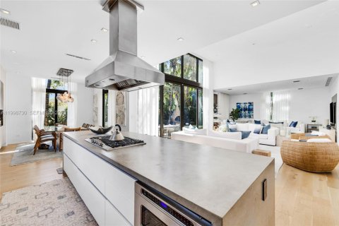 Купить виллу или дом в Майами-Бич, Флорида 4 спальни, 371.05м2, № 2064080 - фото 26