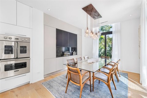 Купить виллу или дом в Майами-Бич, Флорида 4 спальни, 371.05м2, № 2064080 - фото 10