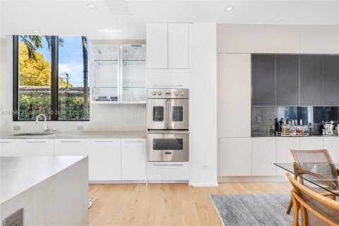 Купить виллу или дом в Майами-Бич, Флорида 4 спальни, 371.05м2, № 2064080 - фото 30