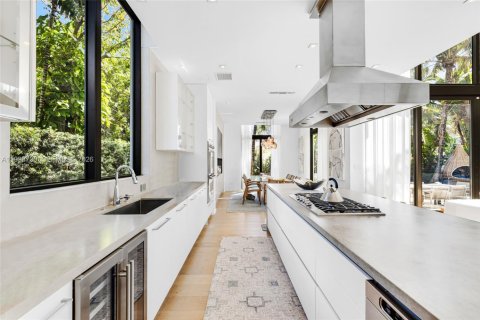 Купить виллу или дом в Майами-Бич, Флорида 4 спальни, 371.05м2, № 2064080 - фото 25